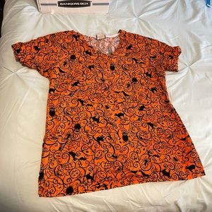 Scrub top size small. Halloween cats pumpkins spiders